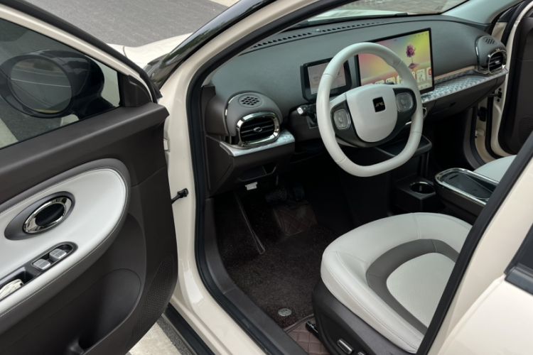 Used JAC Yiwei 3 2023 405km Pro Interior 3