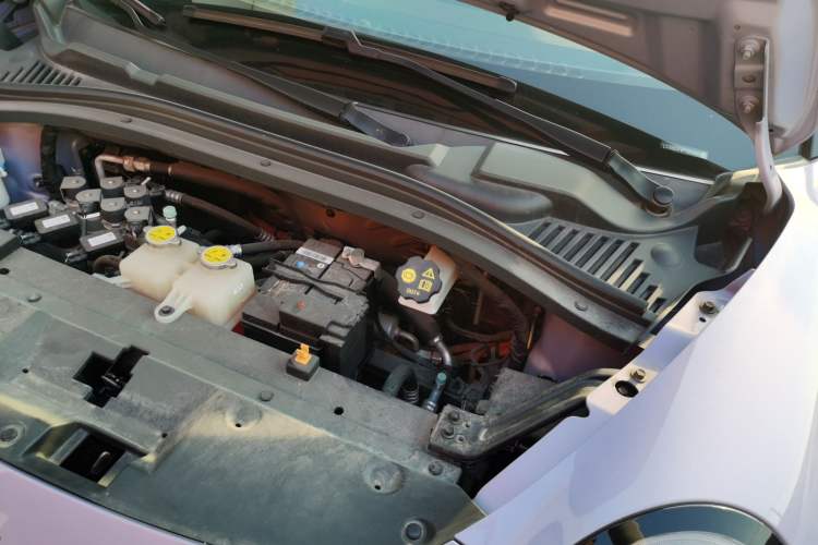 Used JAC Yiwei 3 2023 505 km Championship Edition Engine Bay Left
