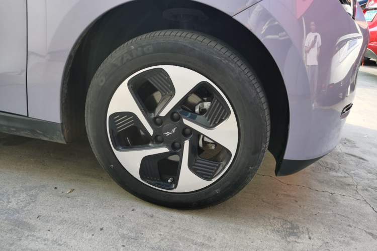 Used JAC Yiwei 3 2023 505 km Championship Edition Right Front Wheel Hub