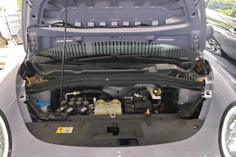 Used JAC Yiwei 3 2023 405km Air Engine Bay