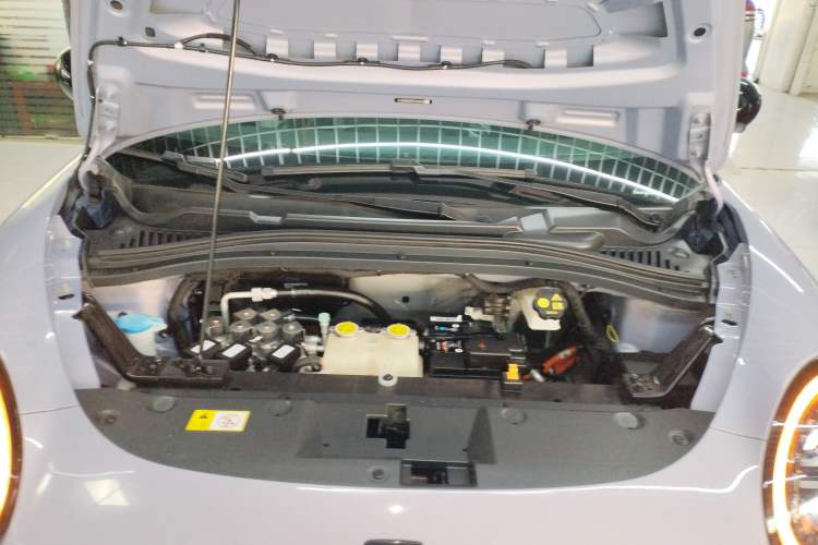 Used JAC Yiwei 3 2023 505km Pro Engine Bay
