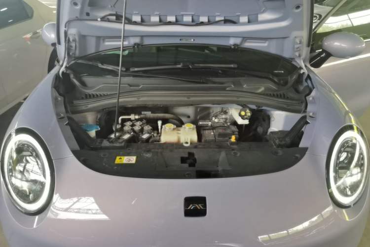 Used JAC Yiwei 3 2023 505km Air Engine Bay