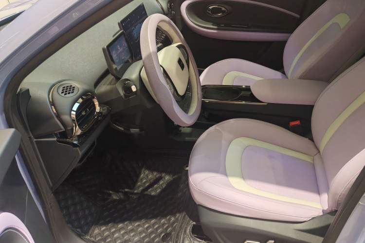 Used JAC Yiwei 3 2023 405km Air Interior 1