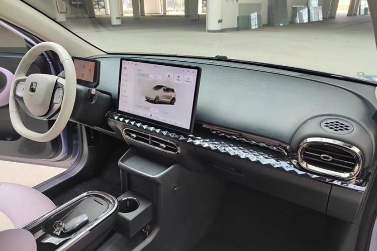 Used JAC Yiwei 3 2023 505km Pro Interior 2