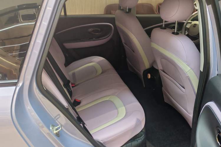 Used JAC Yiwei 3 2023 405km Air Interior 3