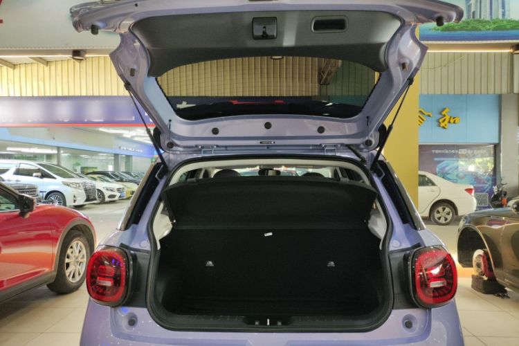 Used JAC Yiwei 3 2023 505km Pro Interior 8