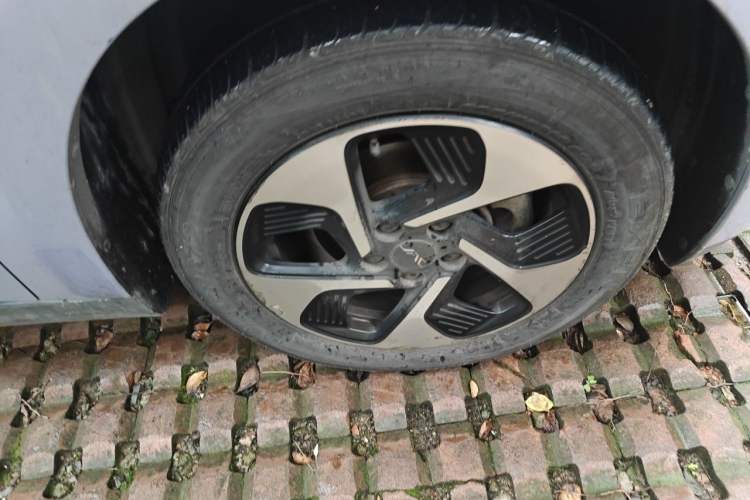 Used JAC Yiwei 3 2023 405km Air Right Front Wheel Hub