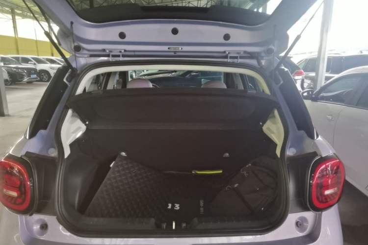 Used JAC Yiwei 3 2023 505km Air Trunk