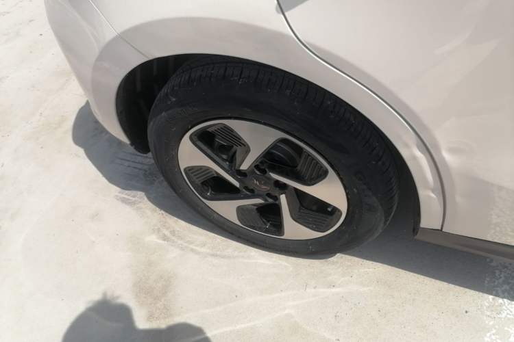 Used JAC Yiwei 3 2023 405km Pro Right Rear Wheel Hub