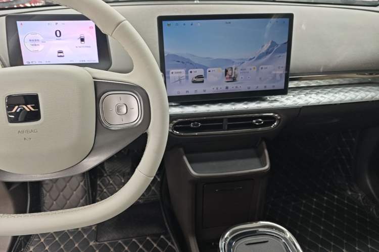 Used JAC Yiwei 3 2023 405km Air Center Console
