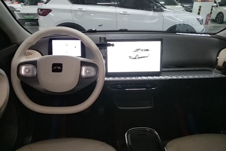 Used JAC Yiwei 3 2023 405km Air Center Console