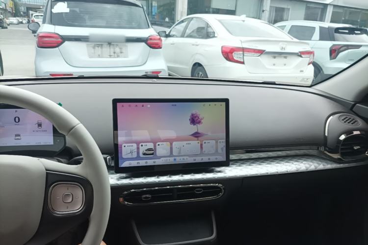 Used JAC Yiwei 3 2023 405km Lite Center Console