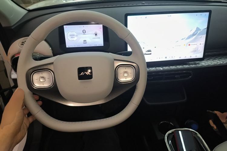 Used JAC Yiwei 3 2023 405km Air Center Console