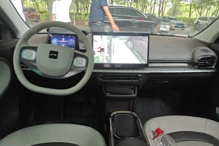 Used JAC Yiwei 3 2023 505km Pro+ Center Console