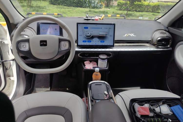 Used JAC Yiwei 3 2023 405km Lite Center Console