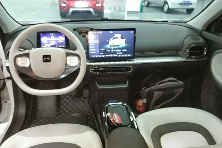 Used JAC Yiwei 3 2023 505 km Championship Edition Center Console