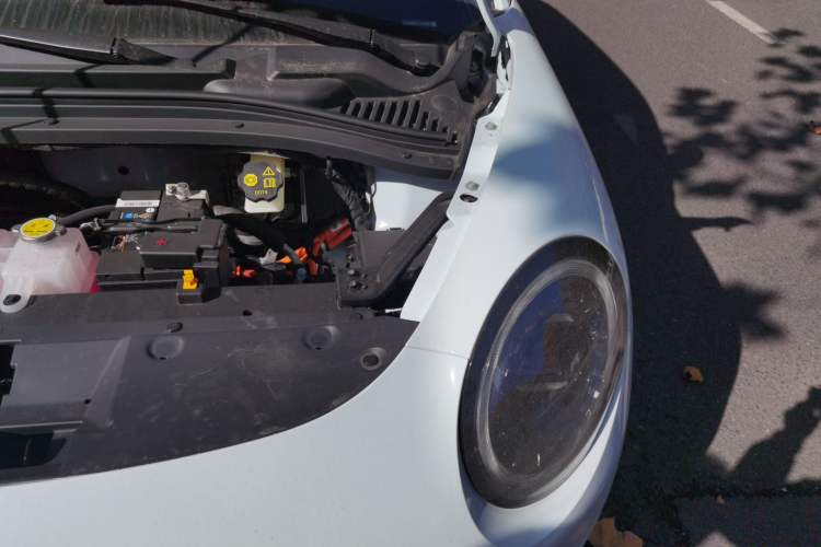 Used JAC Yiwei 3 2023 505 km Championship Edition Engine Bay Left