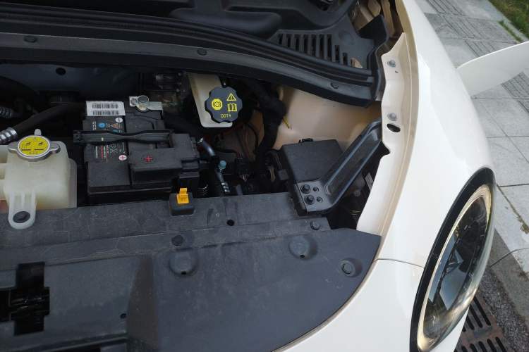 Used JAC Yiwei 3 2023 505km Pro Engine Bay Left