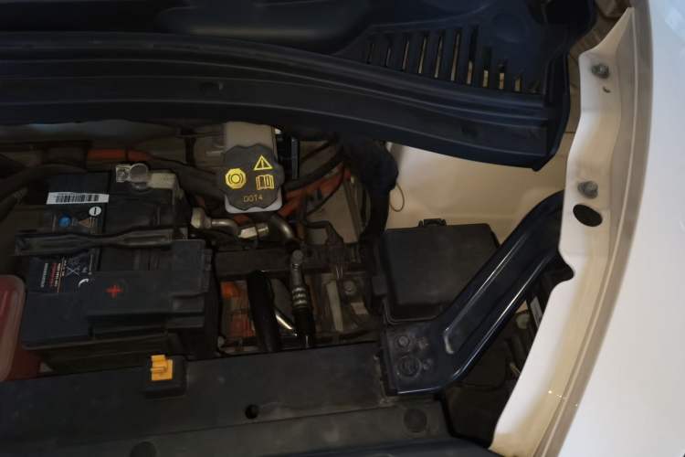 Used JAC Yiwei 3 2023 405km Air Engine Bay Left