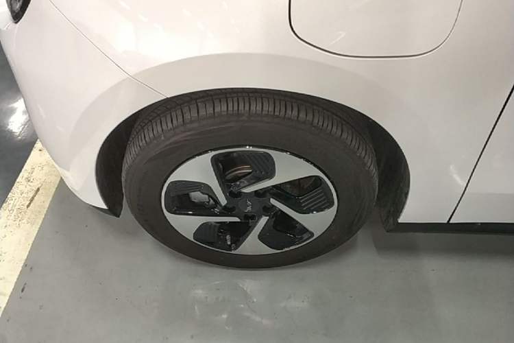Used JAC Yiwei 3 2023 505 km Championship Edition Exterior 4