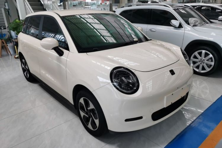 Used JAC Yiwei 3 2023 405km Air Front Right 45 Deg