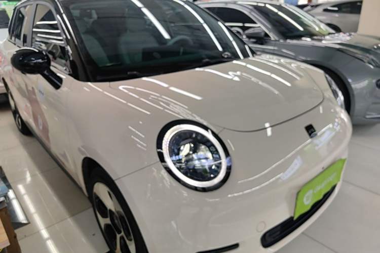 Used JAC Yiwei 3 2023 505km Pro Front Right 45 Deg