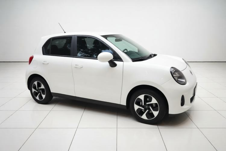 Used JAC Yiwei 3 2023 405km Lite Front Right 45 Deg