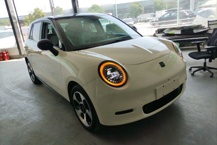 Used JAC Yiwei 3 2023 505km Pro Front Right 45 Deg