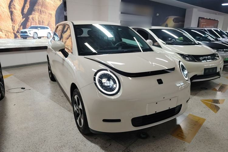 Used JAC Yiwei 3 2023 405km Air Front Right 45 Deg