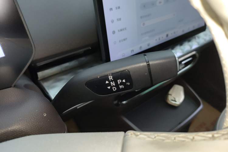 Used JAC Yiwei 3 2023 505 km Championship Edition Gear Lever