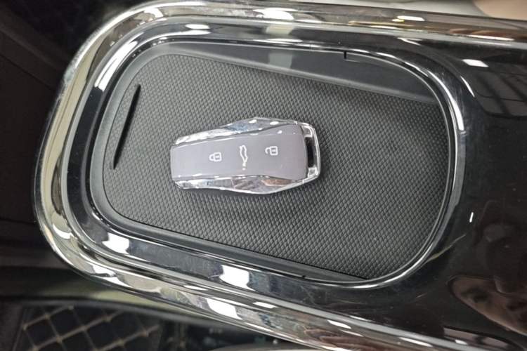 Used JAC Yiwei 3 2023 405km Air Interior 1