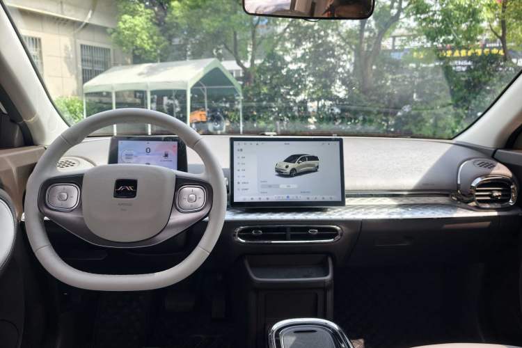 Used JAC Yiwei 3 2023 405km Lite Interior 5