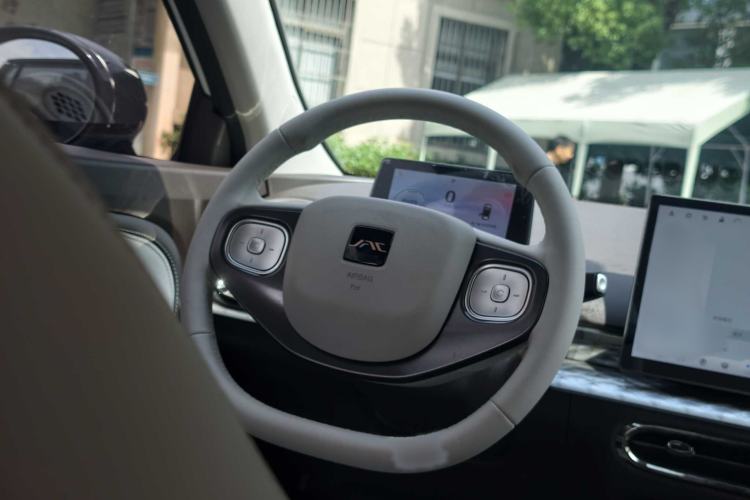 Used JAC Yiwei 3 2023 405km Lite Interior 6