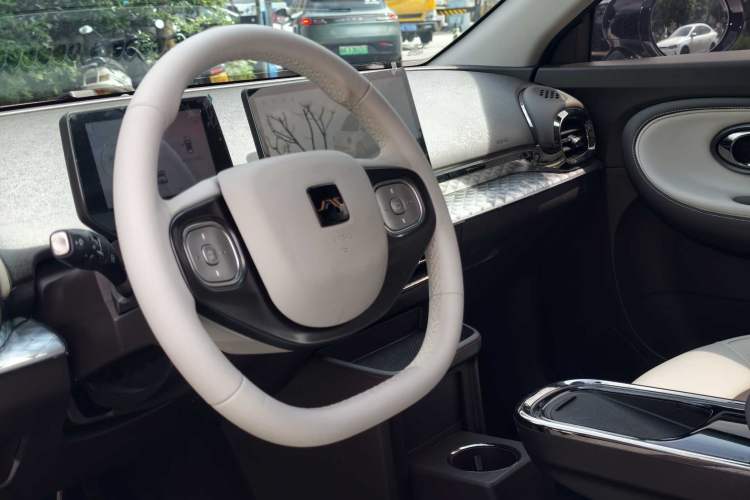 Used JAC Yiwei 3 2023 405km Lite Interior 7