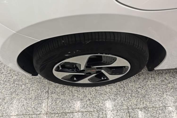 Used JAC Yiwei 3 2023 405km Air Left Front Wheel Hub