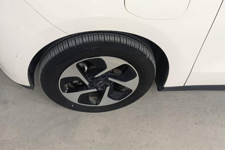 Used JAC Yiwei 3 2023 405km Air Left Front Wheel Hub