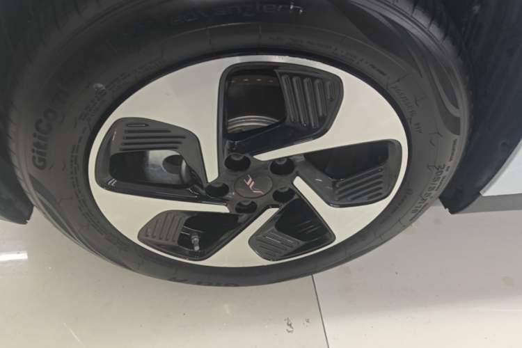 Used JAC Yiwei 3 2023 505 km Championship Edition Left Front Wheel Hub