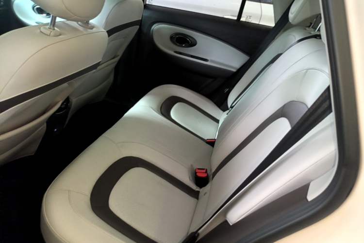 Used JAC Yiwei 3 2023 505km Air Left Rear Seat
