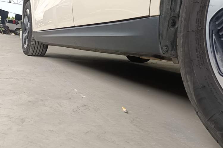 Used JAC Yiwei 3 2023 405km Air Left Side Sill