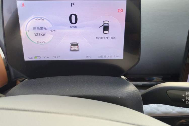 Used JAC Yiwei 3 2023 405km Air Odometer Close Up
