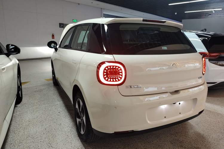 Used JAC Yiwei 3 2023 405km Air Rear Left 45 Deg