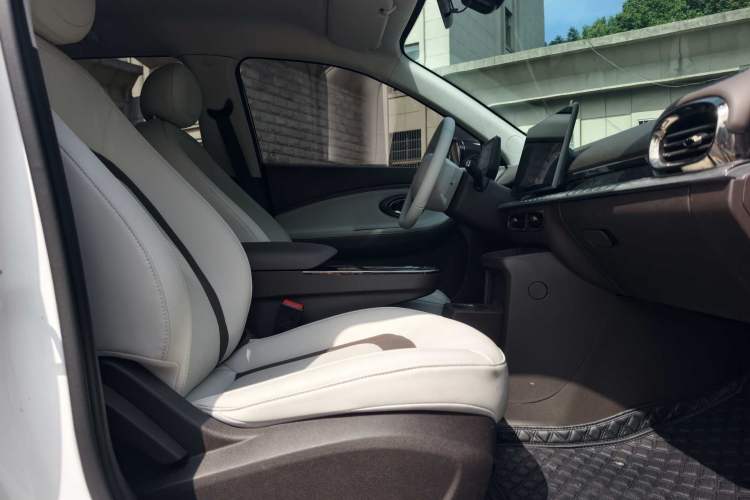 Used JAC Yiwei 3 2023 405km Lite Right Front Seat