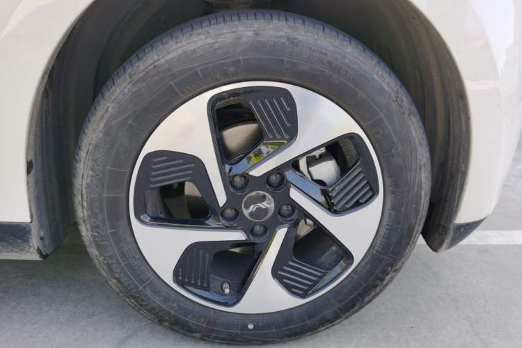 Used JAC Yiwei 3 2023 405km Air Right Front Wheel Hub