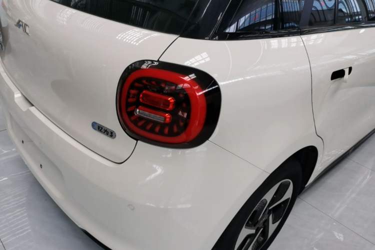 Used JAC Yiwei 3 2023 405km Air Right Rear Taillight