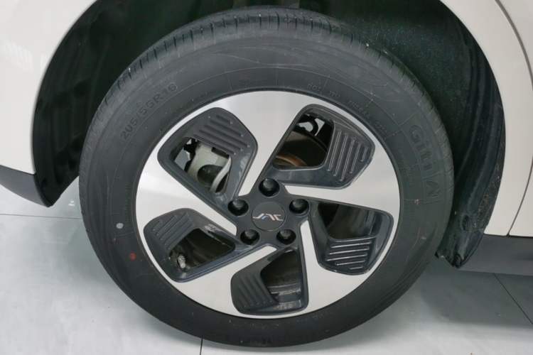 Used JAC Yiwei 3 2023 405km Air Right Rear Wheel Hub