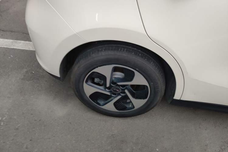 Used JAC Yiwei 3 2023 505 km Championship Edition Right Rear Wheel Hub