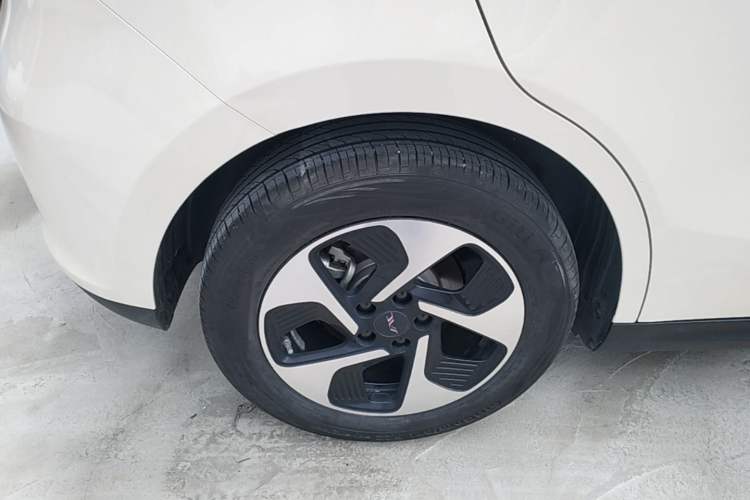Used JAC Yiwei 3 2023 505km Air Right Rear Wheel Hub