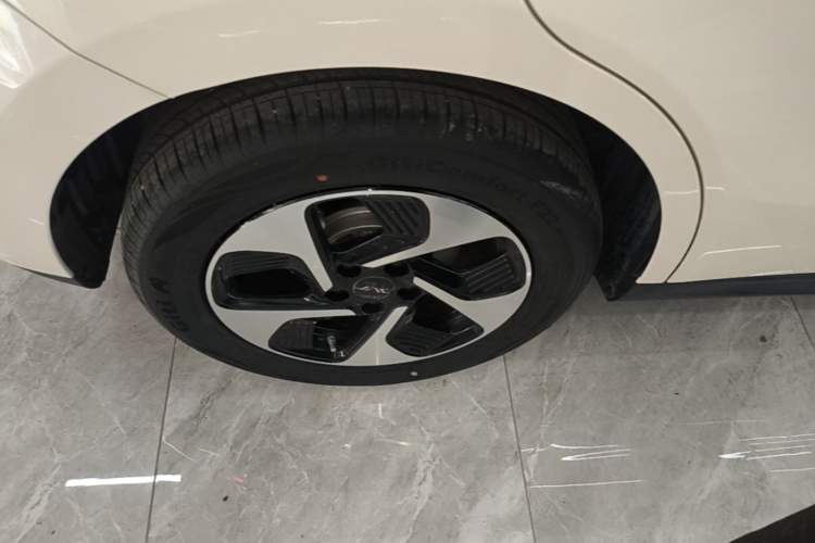 Used JAC Yiwei 3 2023 405km Air Right Rear Wheel Hub