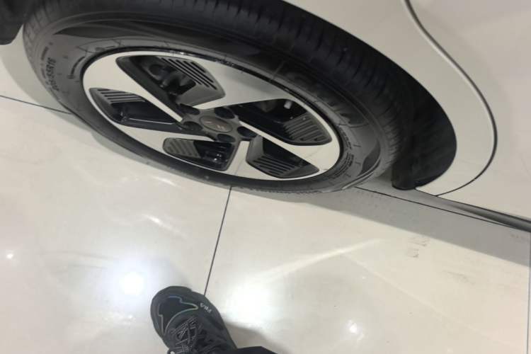 Used JAC Yiwei 3 2023 405km Air Right Rear Wheel Hub