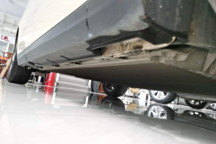 Used JAC Yiwei 3 2023 405km Air Right Side Sill